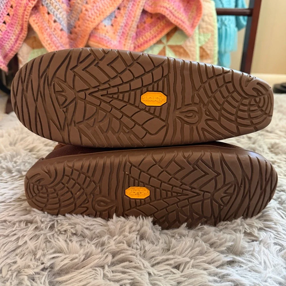 Manitobah Mukluks Waterproof Leather Boot Ladies 9 Men 7 Brown Braided Winter